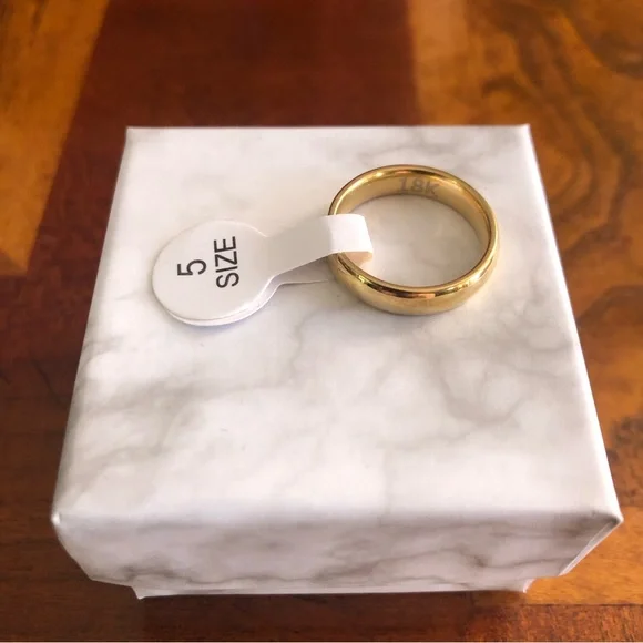 Ladies 18kt solid yellow gold 4mm classic dome wedding band NWT 5